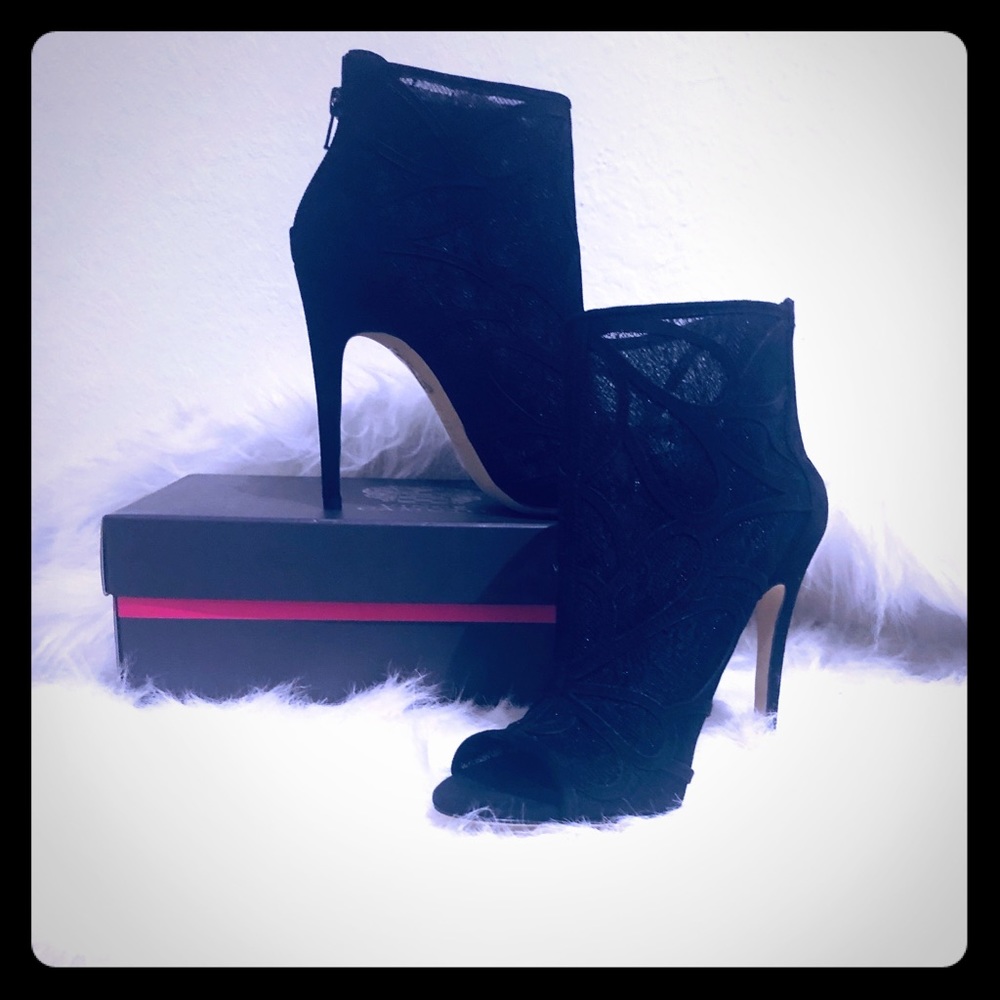 ⚡️Flash SALE⚡️Black Ankle LACE  VINCE CAMUTO👠